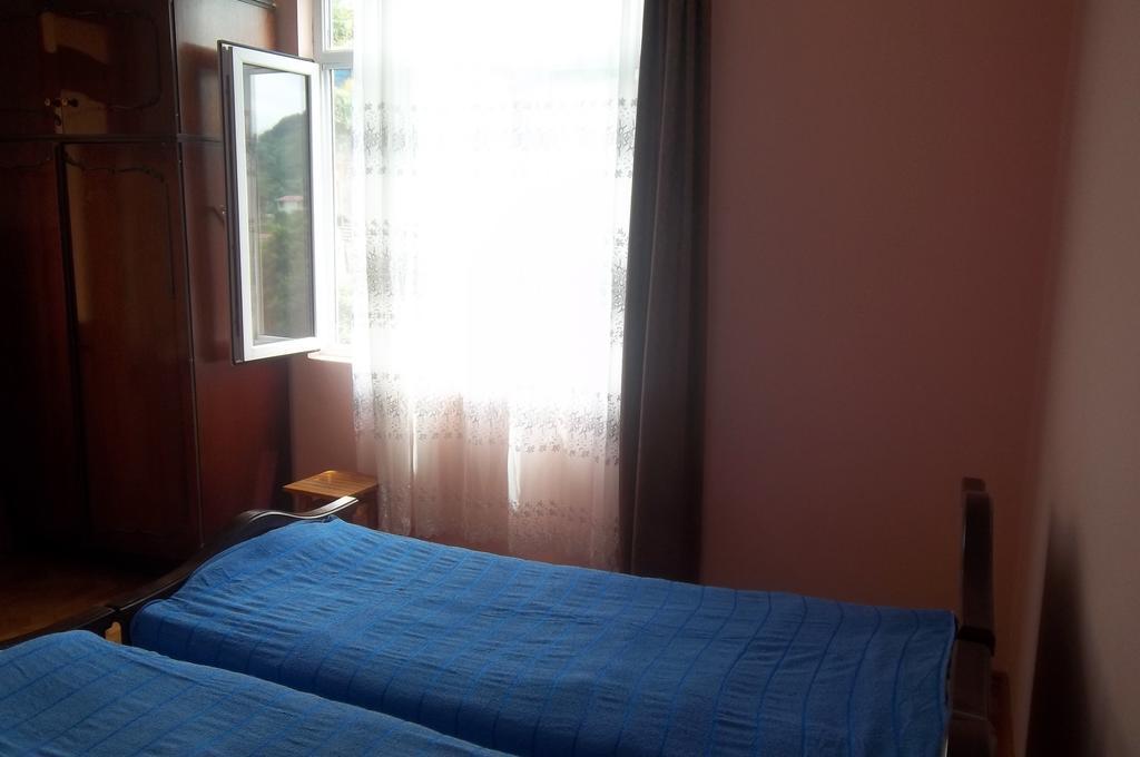 Temo'S Guesthouse Sarpi Esterno foto