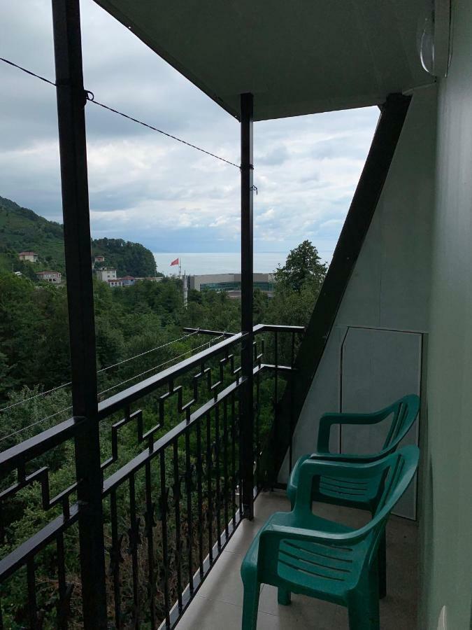 Temo'S Guesthouse Sarpi Esterno foto